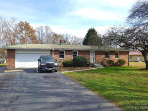 138 Good Neighbor Dr Brevard, NC 28712