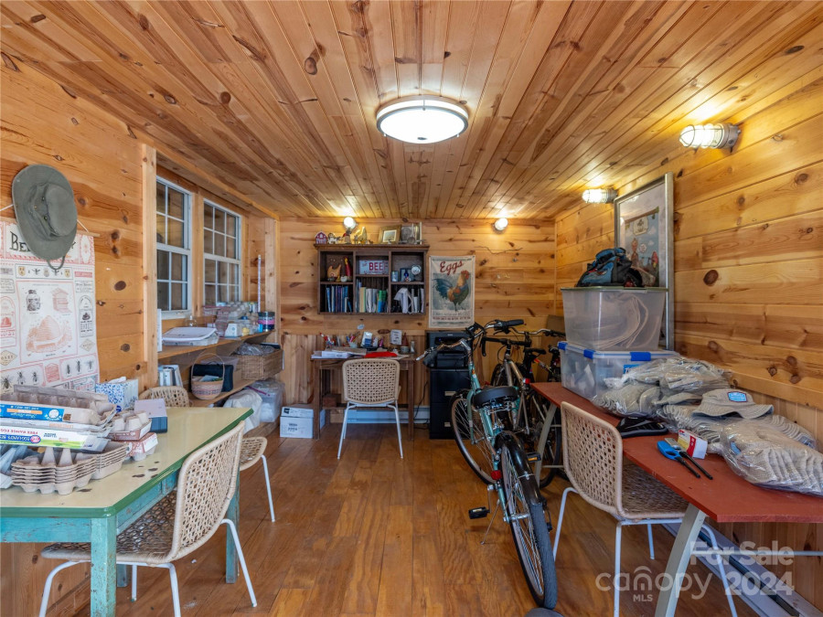 285 Cabin Hollow Dr Marshall, NC 28753