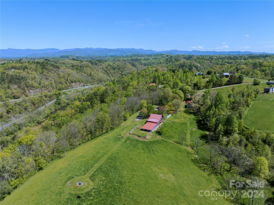 285 Cabin Hollow Dr Marshall, NC 28753