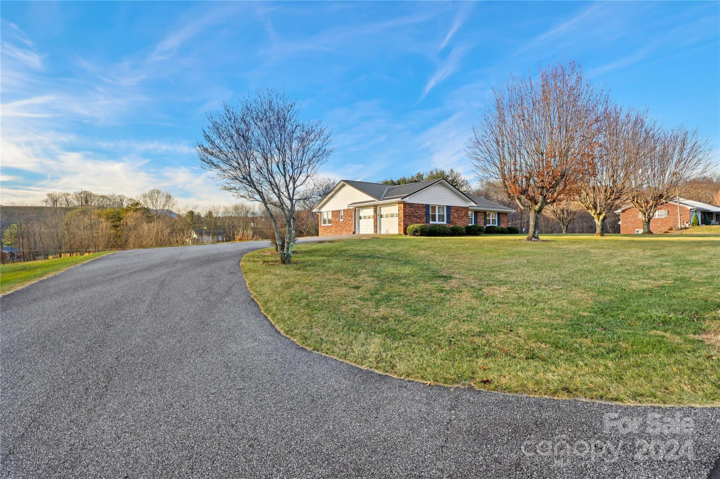 203 Mountain Valley Dr West Jefferson, NC 28694