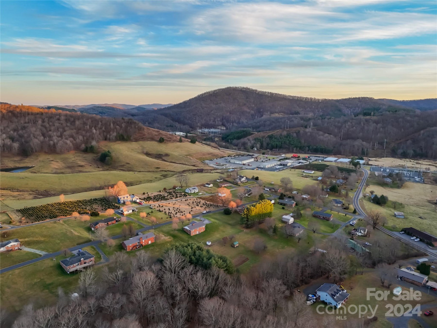 203 Mountain Valley Dr West Jefferson, NC 28694
