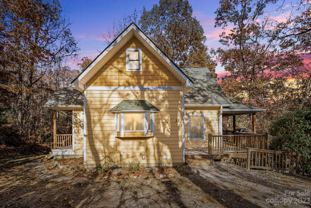 15 Ashleigh Grove Ln Weaverville, NC 28787