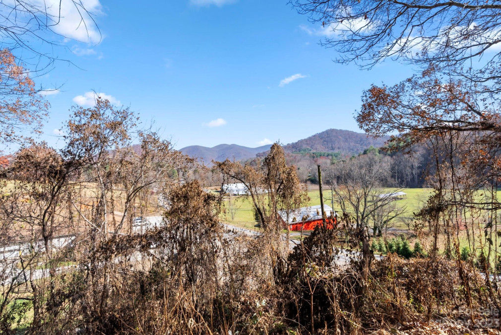 15 Ashleigh Grove Ln Weaverville, NC 28787