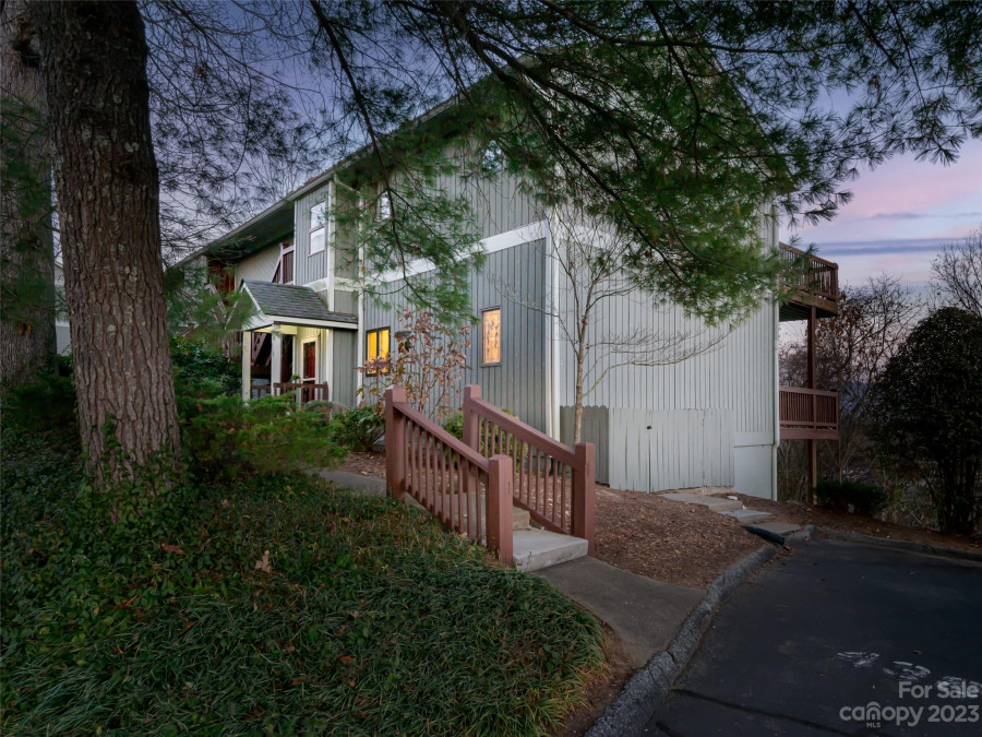 436 Windswept Dr Asheville, NC 28801