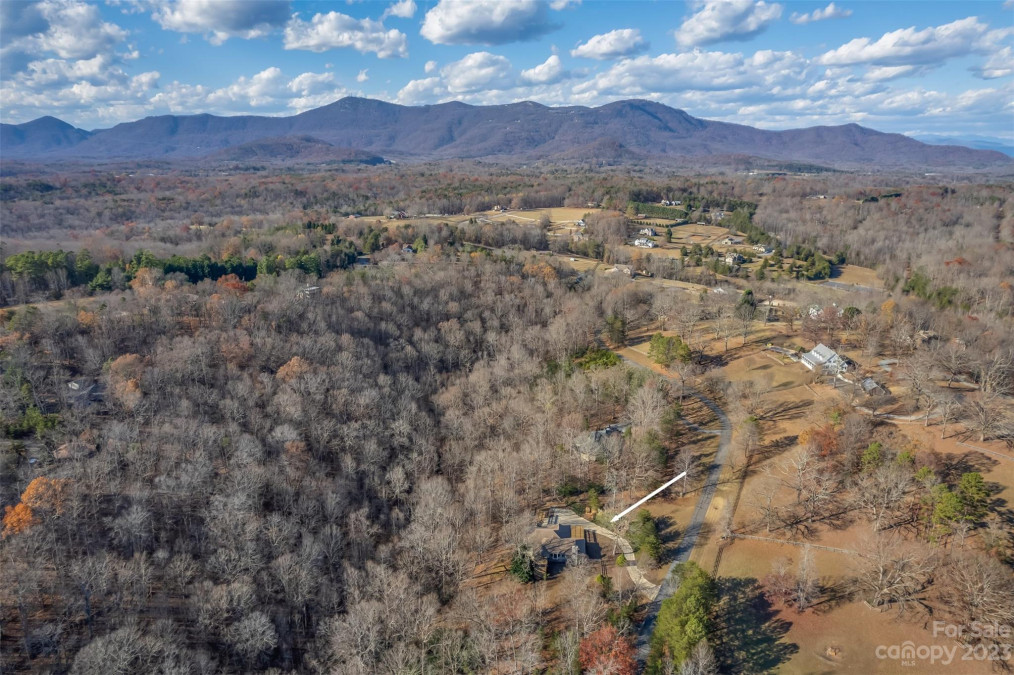 300 Riverknoll Ln Tryon, NC 28782