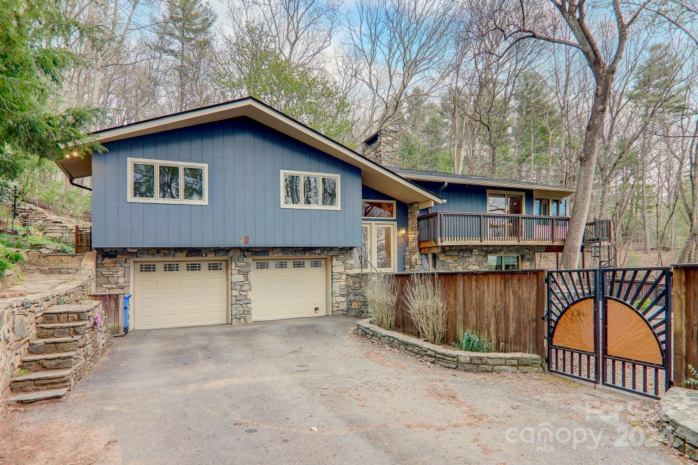 90 Sleepy Hollow Dr Asheville, NC 28805