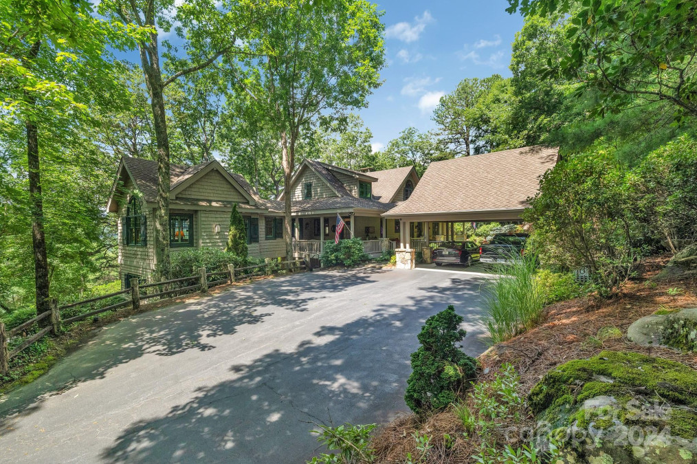 377 Hawk Mountain Rd Lake Toxaway, NC 28747