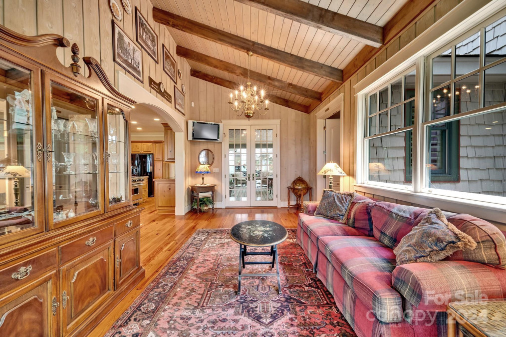 377 Hawk Mountain Rd Lake Toxaway, NC 28747