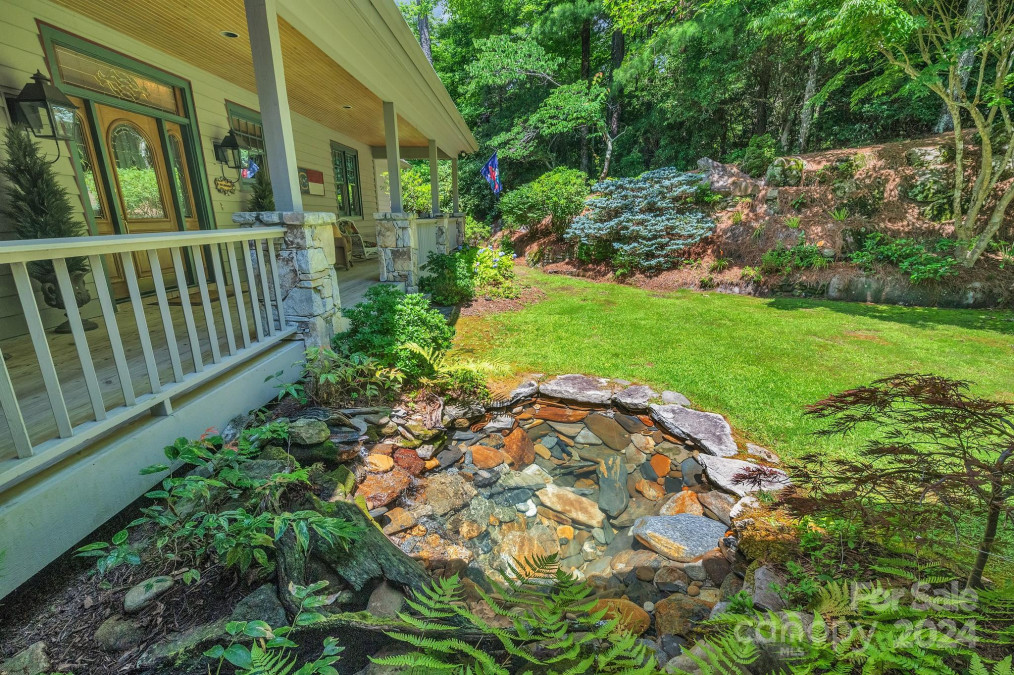 377 Hawk Mountain Rd Lake Toxaway, NC 28747