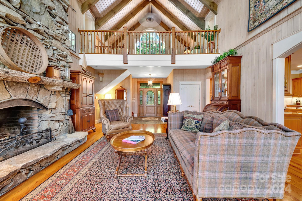 377 Hawk Mountain Rd Lake Toxaway, NC 28747