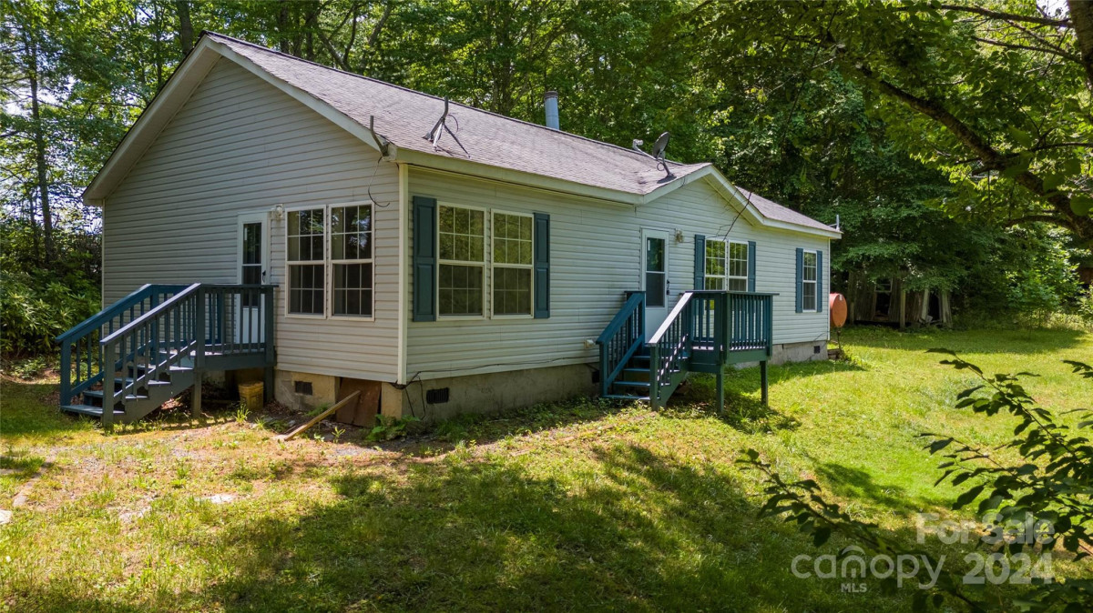 1960 Hanging Rock Rd Spruce Pine, NC 28777