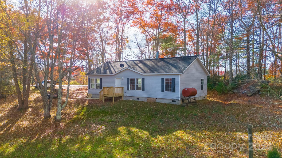 1960 Hanging Rock Rd Spruce Pine, NC 28777