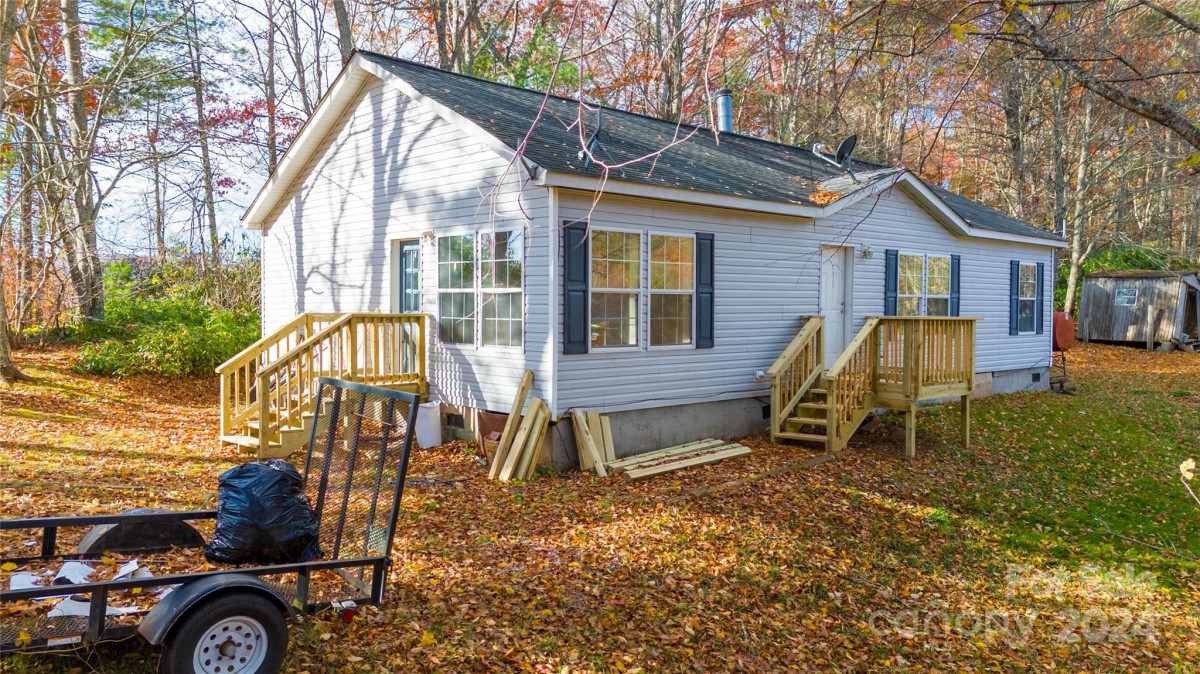 1960 Hanging Rock Rd Spruce Pine, NC 28777