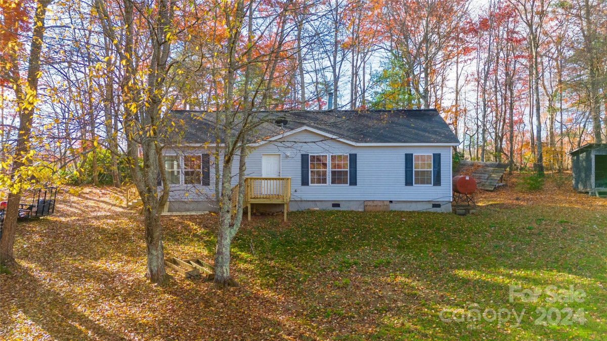 1960 Hanging Rock Rd Spruce Pine, NC 28777