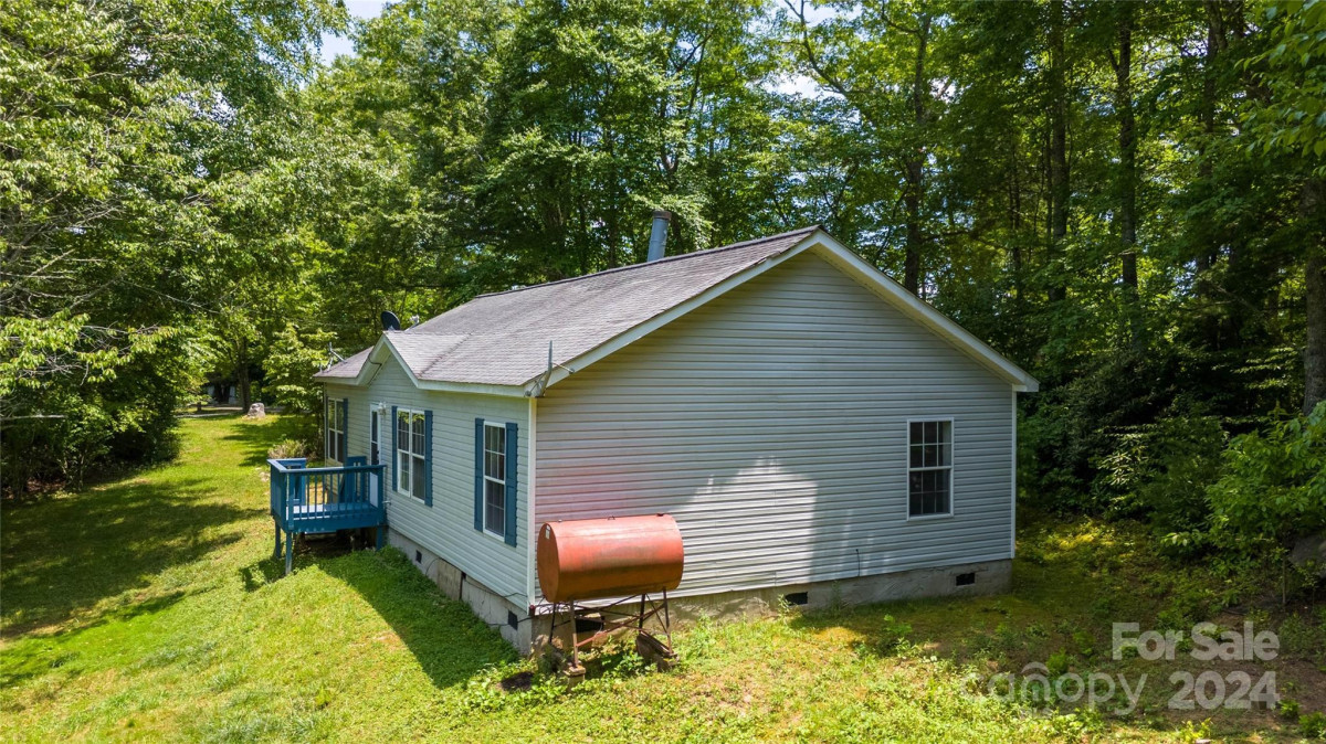 1960 Hanging Rock Rd Spruce Pine, NC 28777