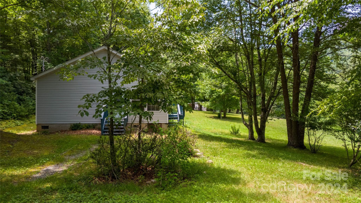 1960 Hanging Rock Rd Spruce Pine, NC 28777