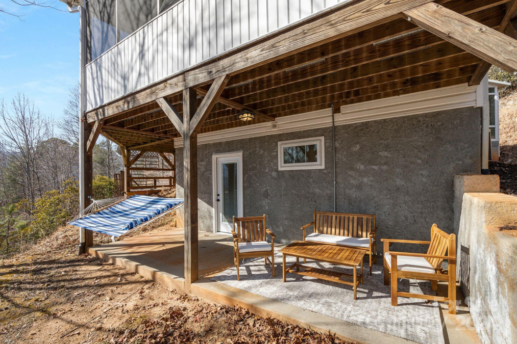 56 Great Horned Owl Rd Candler, NC 28715