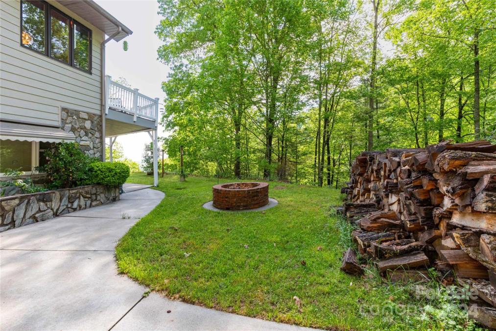 80 Pine Top Ln Waynesville, NC 28785