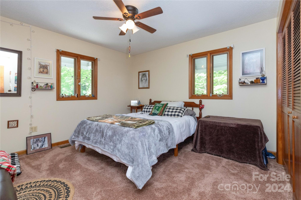 80 Pine Top Ln Waynesville, NC 28785