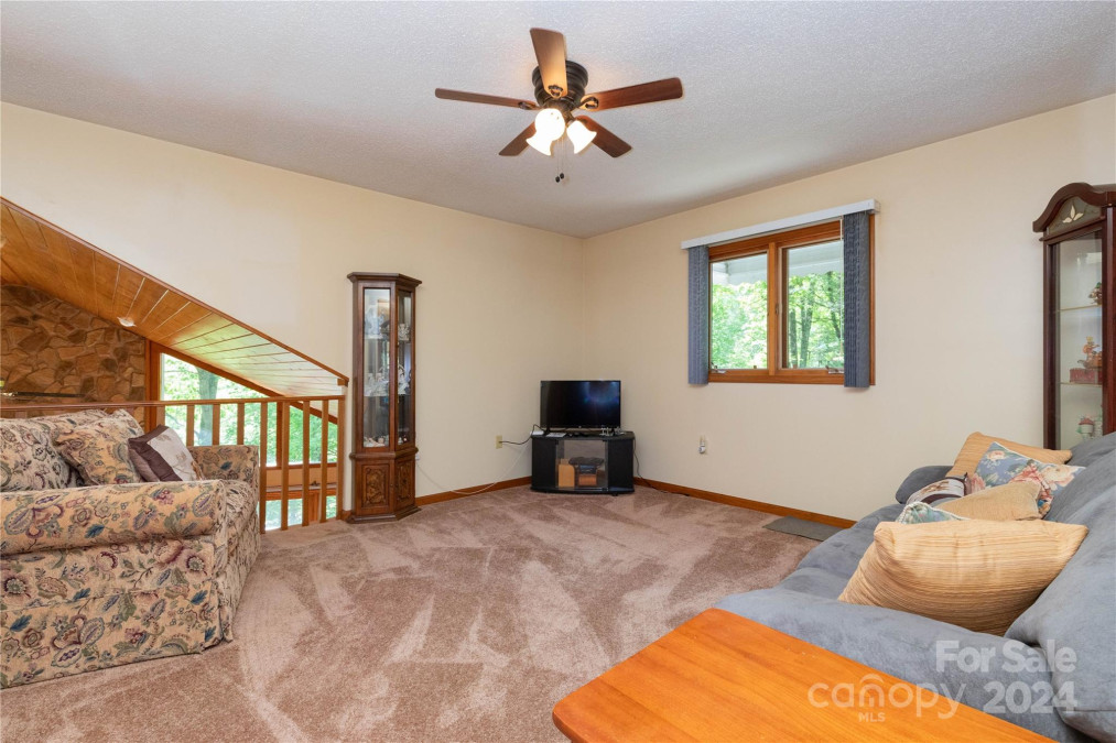 80 Pine Top Ln Waynesville, NC 28785