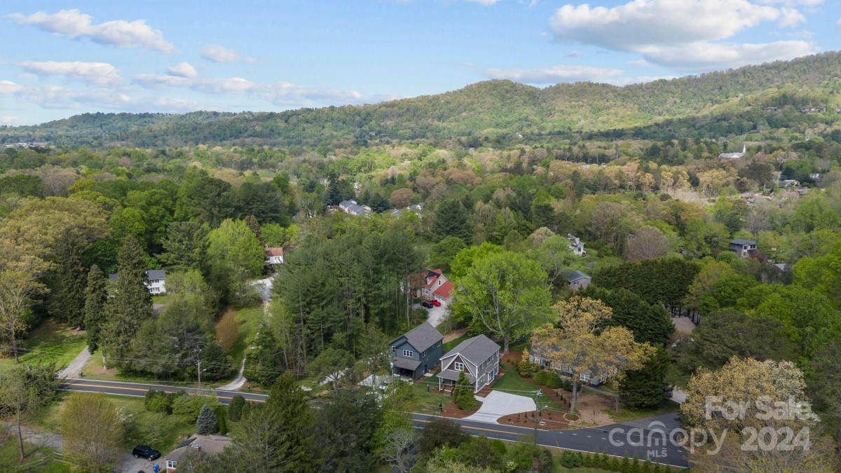 12 Bull Mountain Rd Asheville, NC 28805