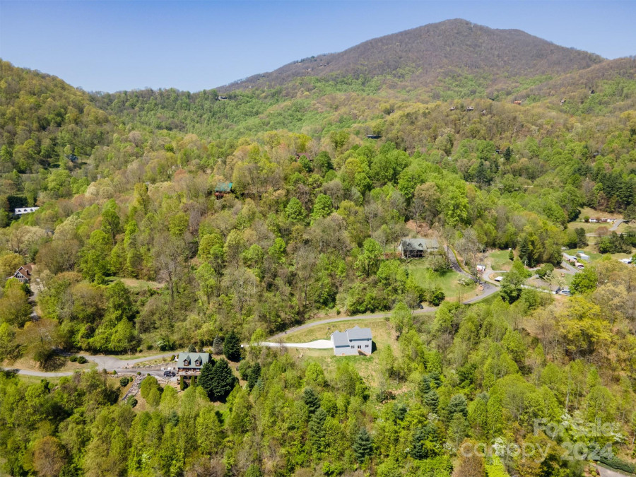 140 Mayflower Ct Waynesville, NC 28785