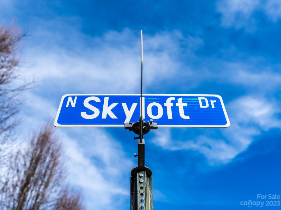 400 Skyloft Dr Asheville, NC 28801