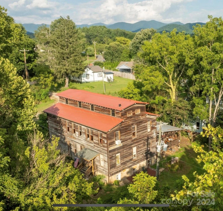 1 Old Mill Ln Weaverville, NC 28787