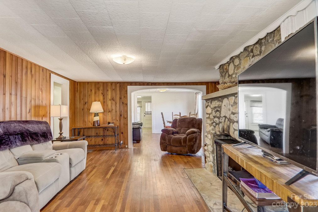 1639 Soco Rd Maggie Valley, NC 28751