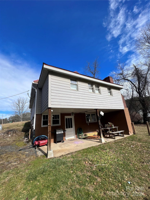 40 Mullin Hill Rd Spruce Pine, NC 28777