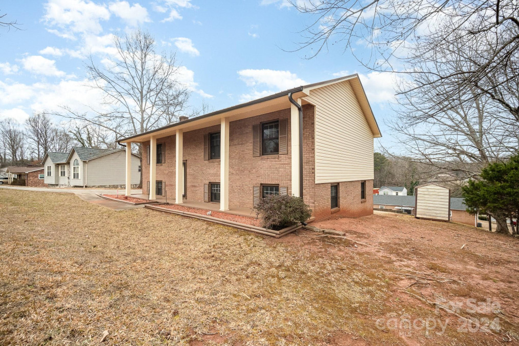 717 2nd St Conover, NC 28613