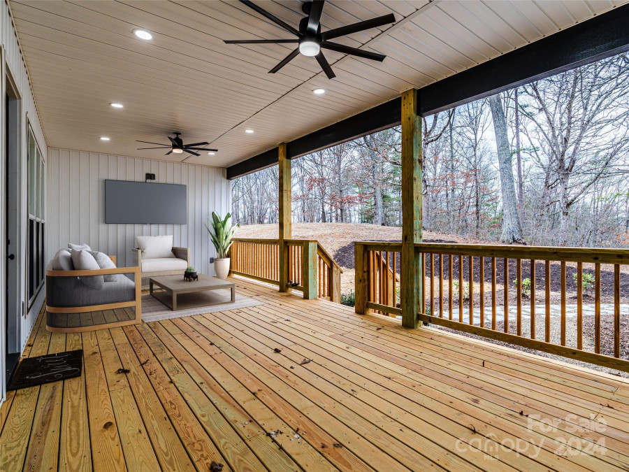 44 Colby Dr Weaverville, NC 28787