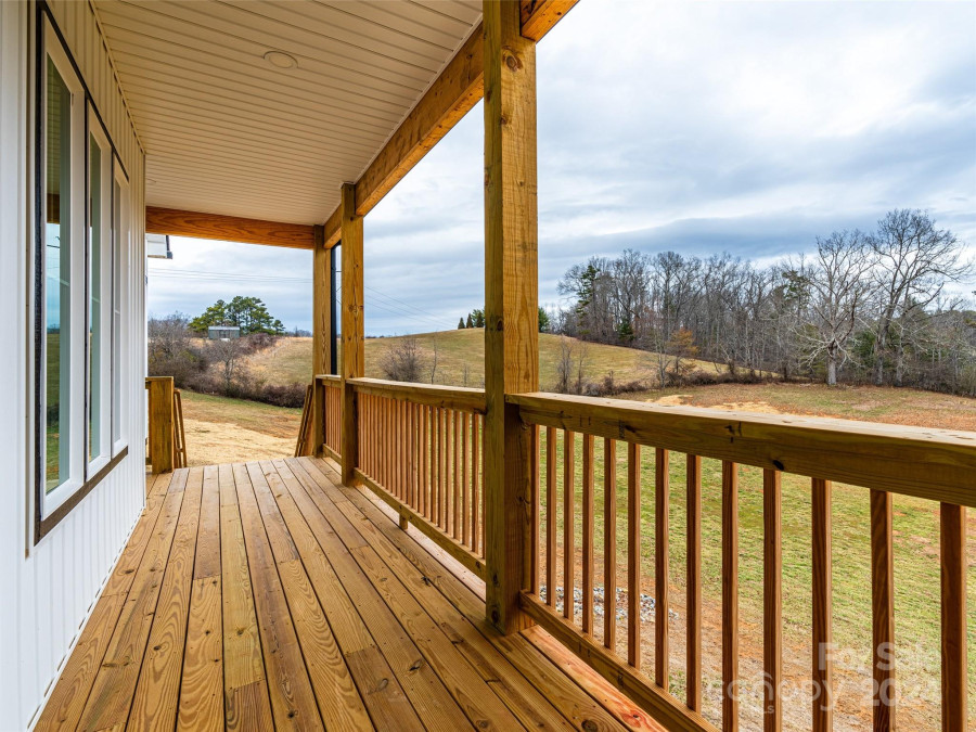 44 Colby Dr Weaverville, NC 28787