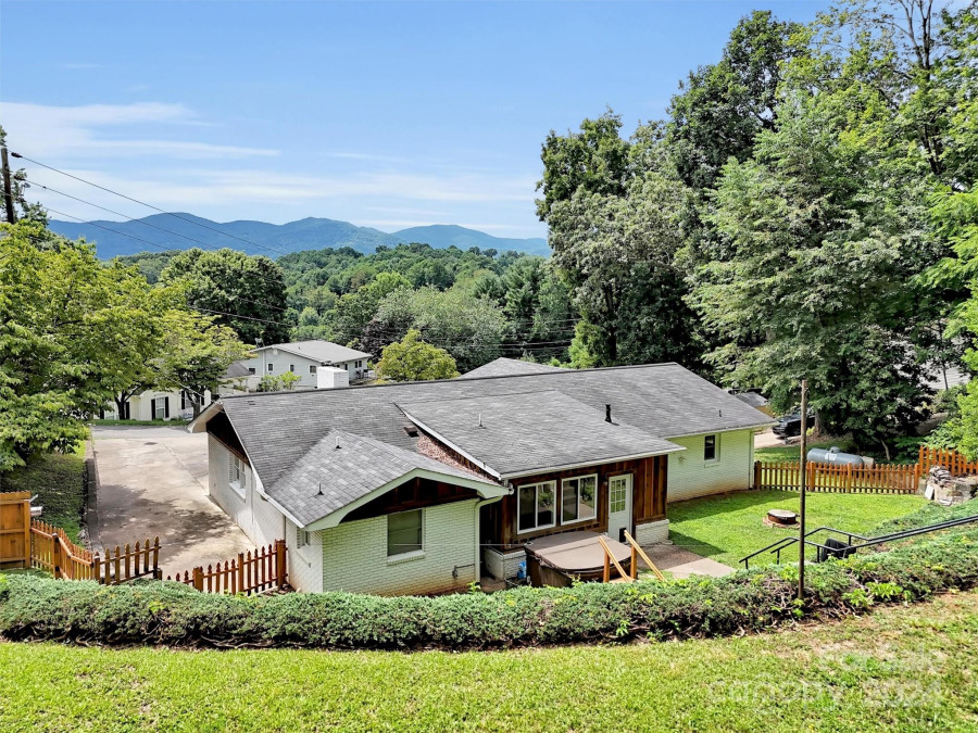 189 Rolling Green Dr Waynesville, NC 28786