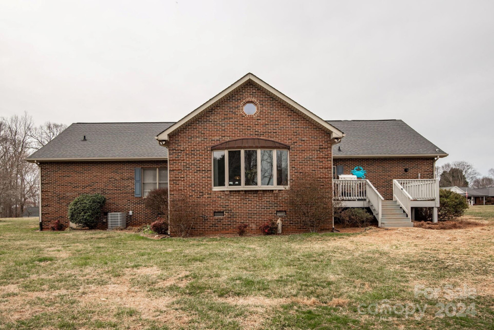 230 Meadow Oaks Dr Statesville, NC 28625