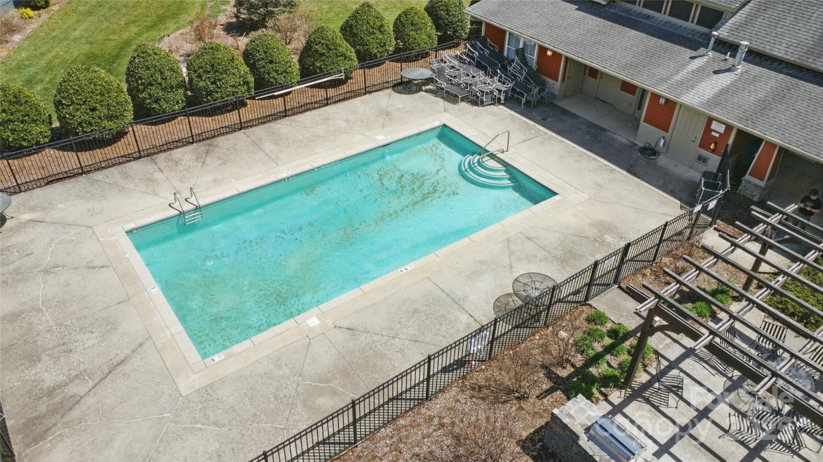 77 Creekside View Dr Asheville, NC 28804