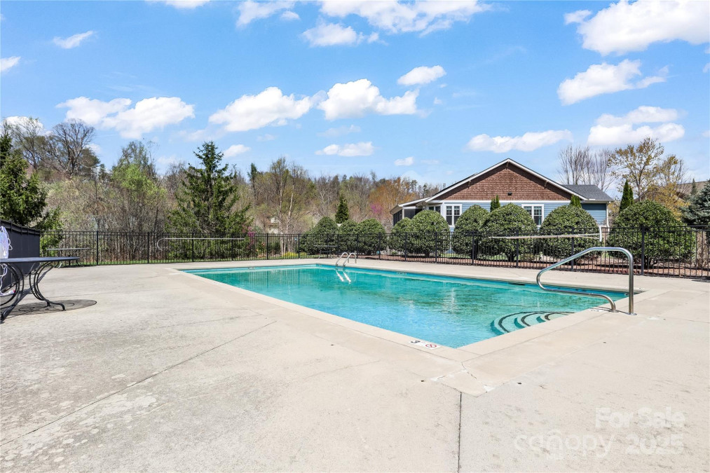 77 Creekside View Dr Asheville, NC 28804
