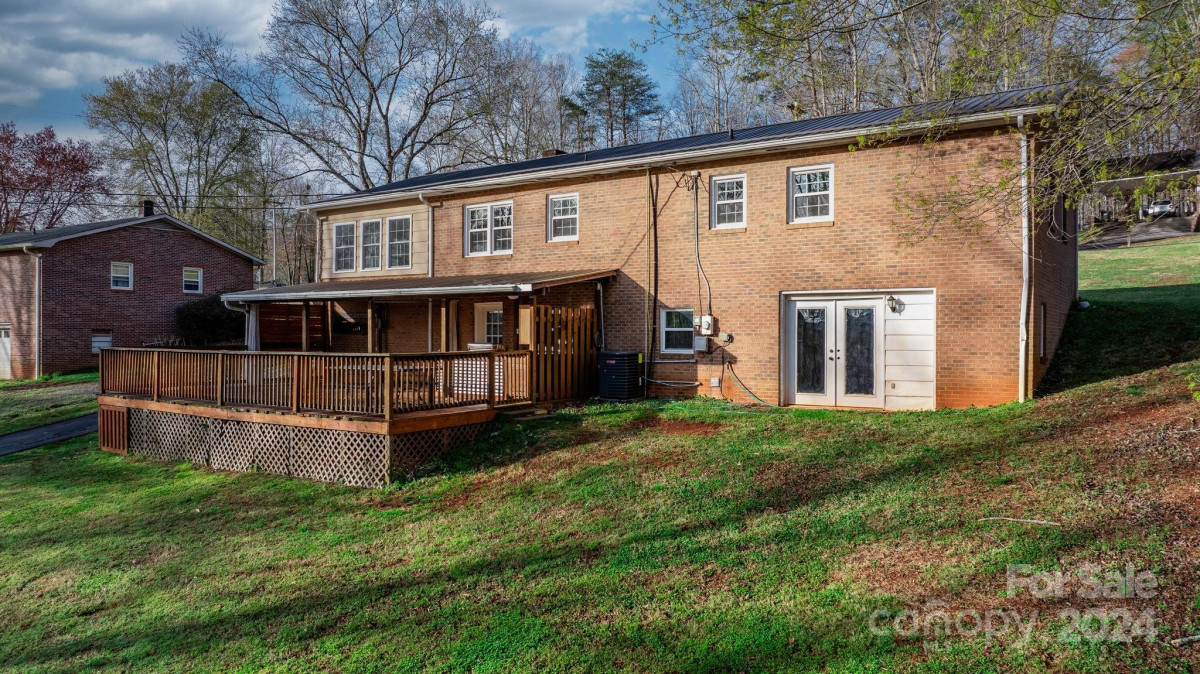 135 Brentwood Rd Morganton, NC 28655