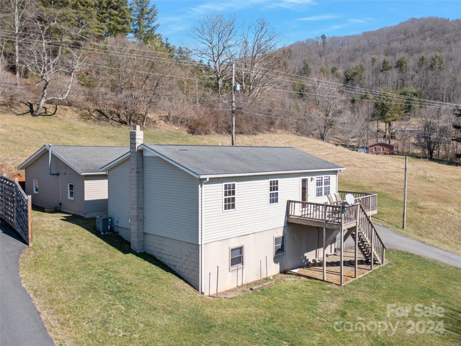 191 Bolens Creek Rd Burnsville, NC 28714