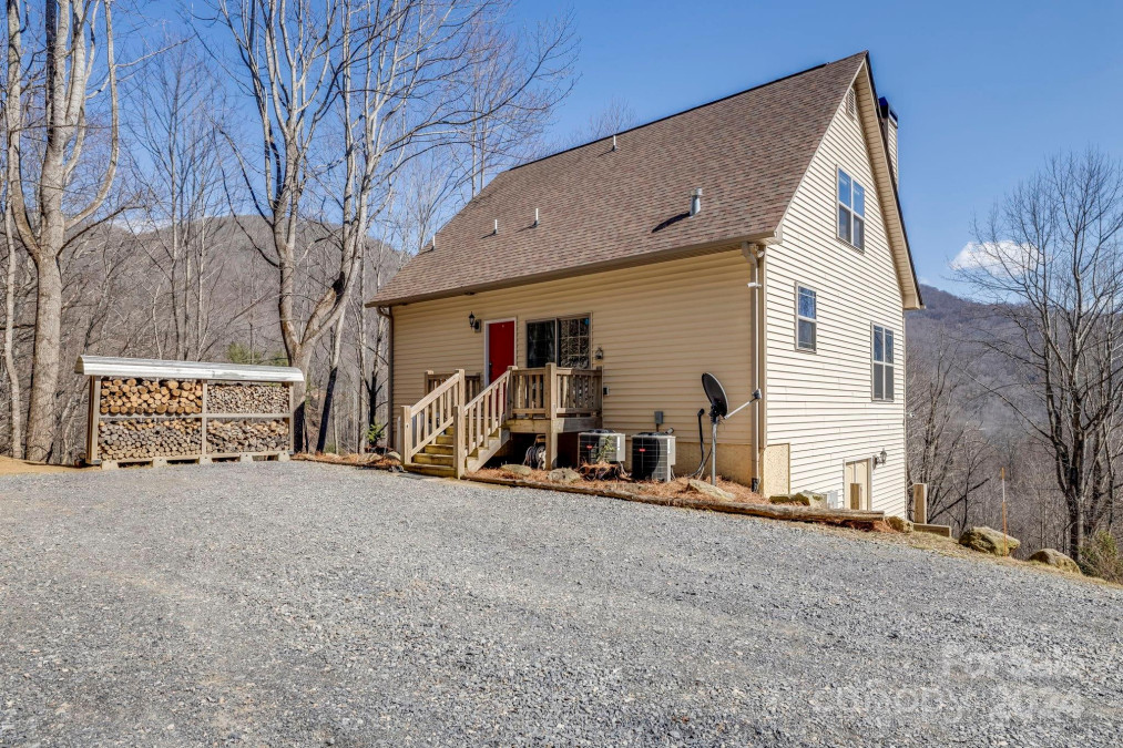 4823 Max Patch Rd Clyde, NC 28721