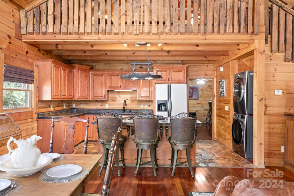 1694 Humpback Mountain Rd Spruce Pine, NC 28777