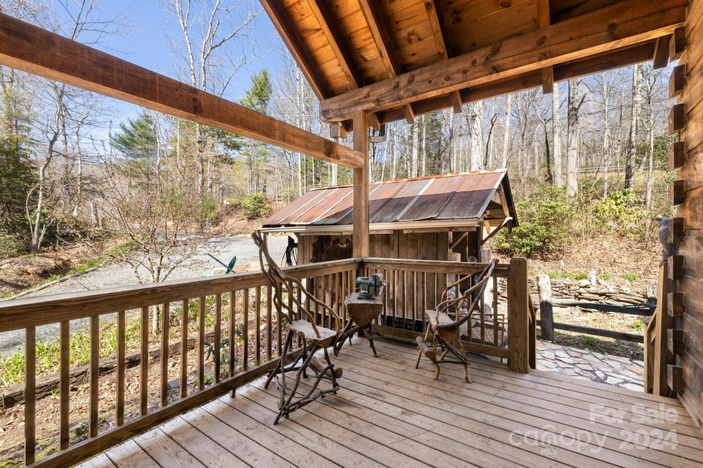 1694 Humpback Mountain Rd Spruce Pine, NC 28777