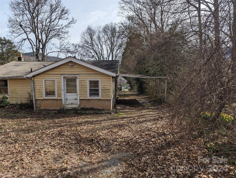 45 Vance Ave Black Mountain, NC 28711