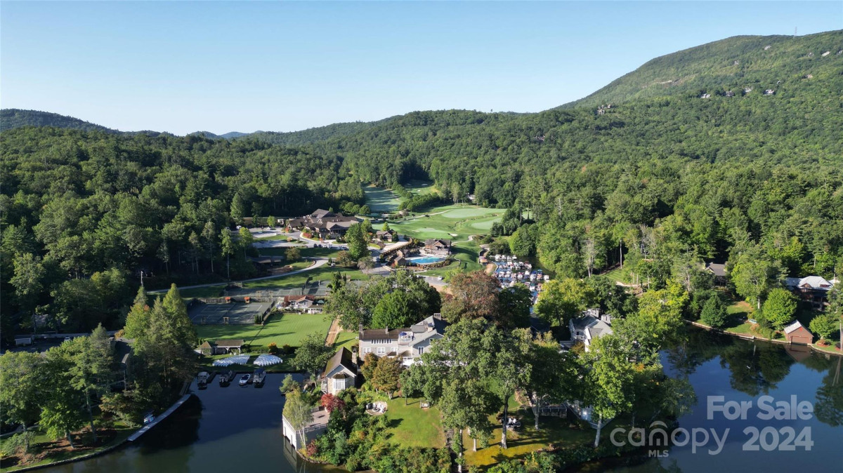 843 North Club Blvd Lake Toxaway, NC 28747