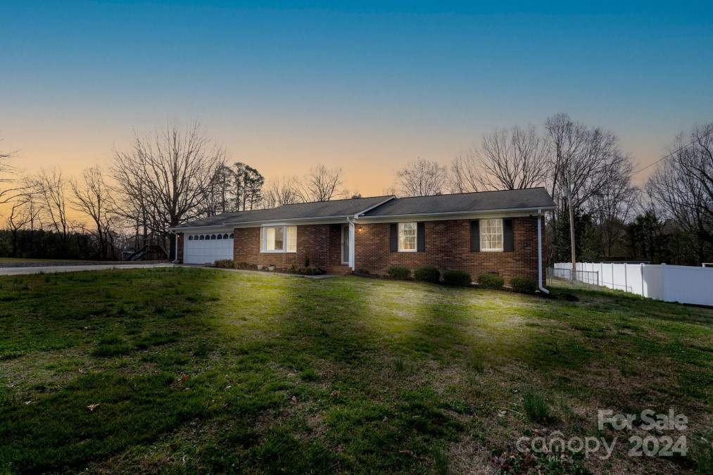 2224 Fairfield Ct Albemarle, NC 28001