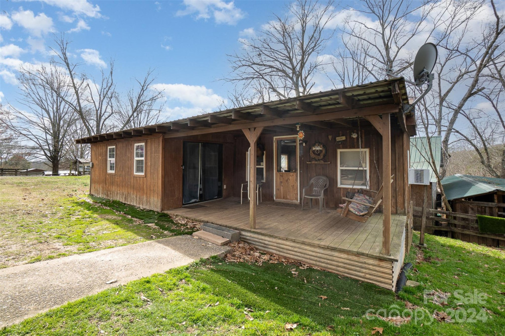 110 Ponder Ln Love Valley, NC 28625