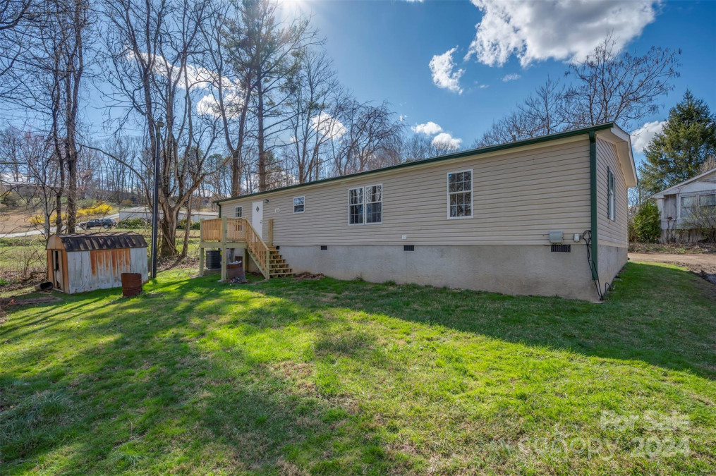 36 Quincey Ln Hendersonville, NC 28792