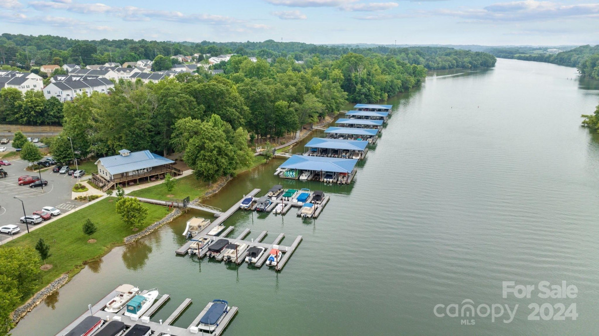 133 Riverfront Pw Mount Holly, NC 28120