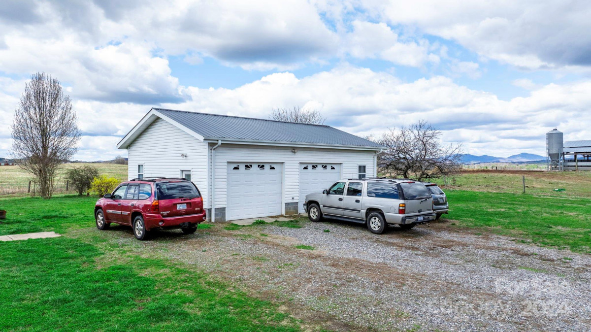 200 Keever Ln Hiddenite, NC 28636