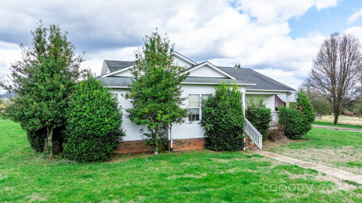 200 Keever Ln Hiddenite, NC 28636